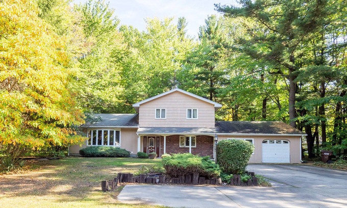 Shorewood-Tower Hills-Harbert House | SAWYER - Warren Dunes & Weko beach, 4 bedroom, close to many breweries-wineries