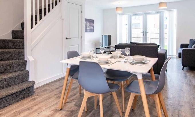 Derby House | Saxelbye House - Cosy 3 Bed Home near City Centre