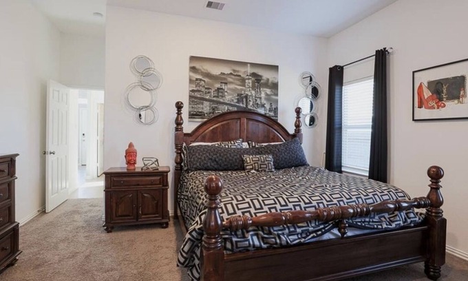 Atascocita House | Saybrook Bungalow home in Humble, Tx 10 mins from IAH Airport