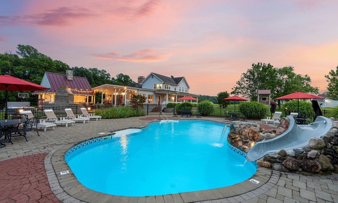 Warwick House | Saybrook Hall | Pickleball + Pool + Hot Tub