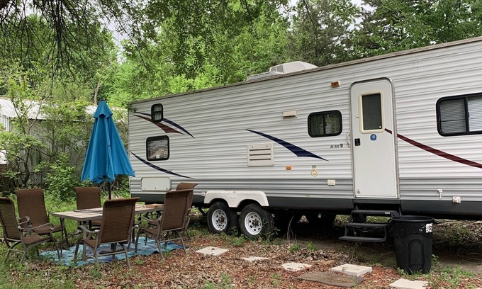 Pottsboro RV Rental | SAYKM GLAMPING, 2 bedroom RV less than 5 min to beach and boat ramp