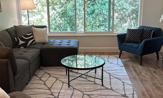 Upper East Condo | SB Mission Garden Getaway