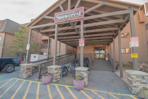 Snowshoe House | SC105B 1BR 1BA Sleeps Six Wi-Fi Free Parking Close To Lift