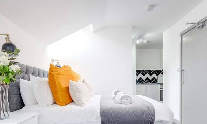 Wolverhampton Apartment | SCA - Peaceful City Studio - VS6