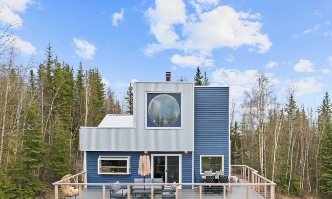 Fairbanks House | Scandi Aurora Villa: Private Sauna & Epic Views