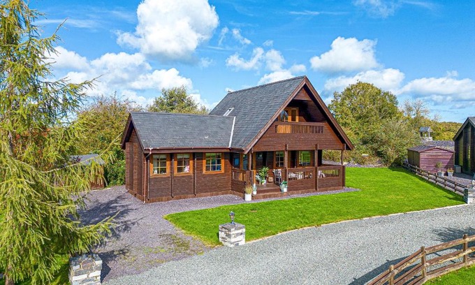 Menai Bridge House | Scandi Cabin in Heart of Anglesey with Parking