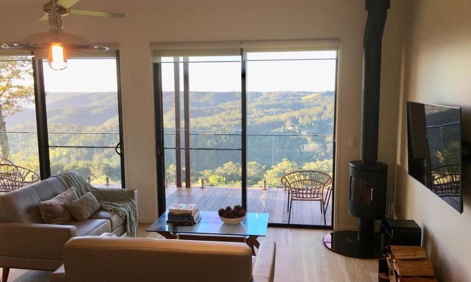 Booroobin Villa | Scandinavian Cabin - Maleny - One Bedroom