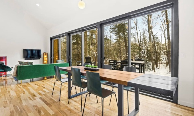 Scottsburg Ski Chalet | Scandinavian Chalet | Hot Tub | FLX Retreat