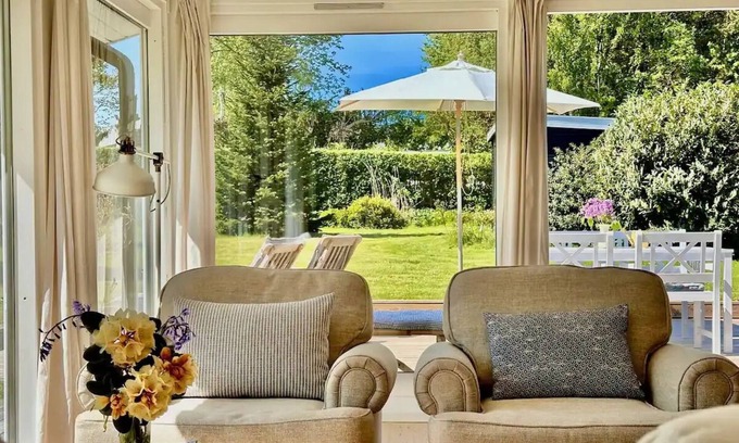 Gilleleje Cottage | Scandinavian designer oasis/Newly renovated, 1km from the sea & 2nd row to fields