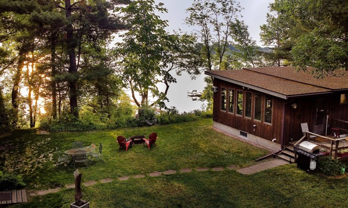 Harris Cabin | Scandinavian Lake Cabin Ideal for Romantic Getaway