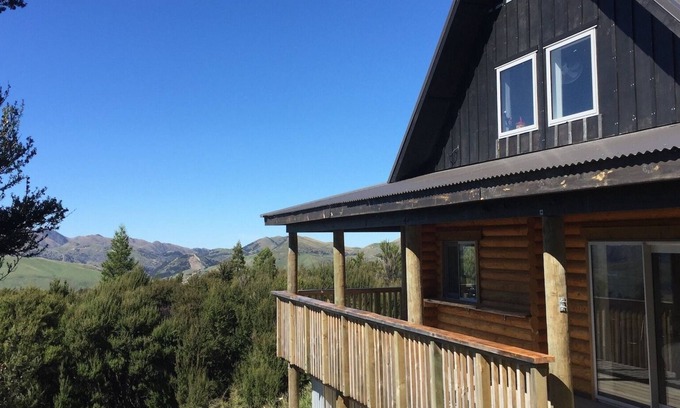 Mt Lyford Cabin | Scandinavian look log cabin with fantastic views over the mountains