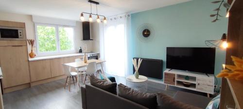 Saint-Priest Apartment | Scandy Appart - T2 cosy tout confort - Clim Parking Balcon Vue