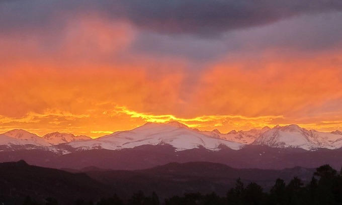 Golden House | Scar Top Mountain Escape, Fiber Internet, Mountain Top Views!