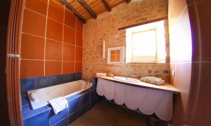 Donnazac House | SCARABEE-Triple-Private Bathroom