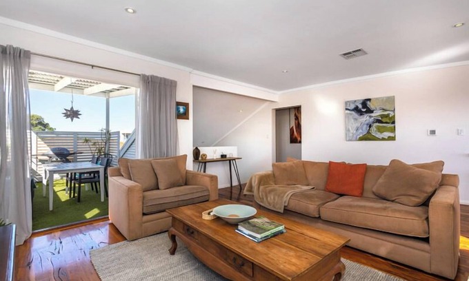 Scarborough Apartment | Scarborough Hilltop Apartment - Executive Escapes