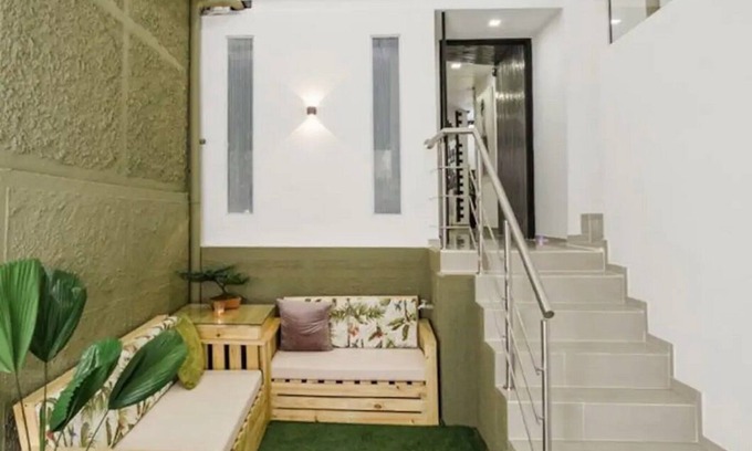 Lalinde House | Scarlet house with 8 bedrooms in Lleras park