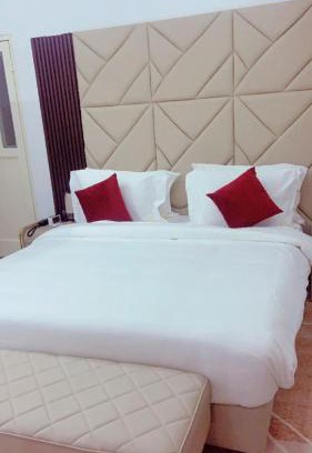Monrovia House | Scarlett Apartments