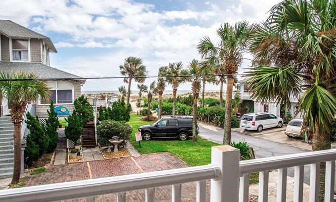 St. Augustine Beach Apartment | Scarlett, at Ruby Dog on B