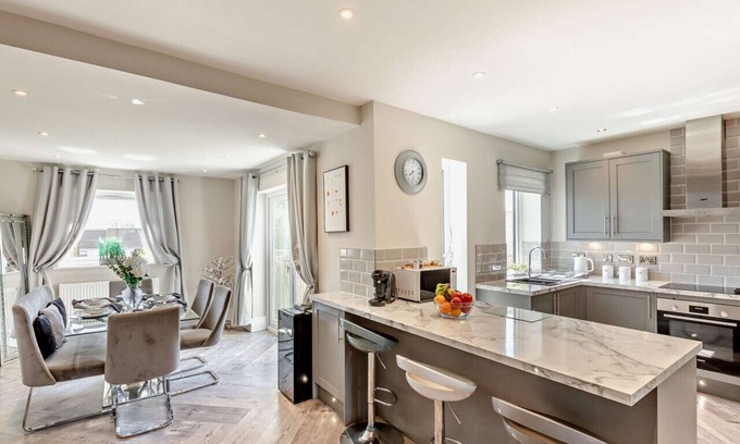 Torrington House | Scarlettrose - Four Bedroom House, Sleeps 7