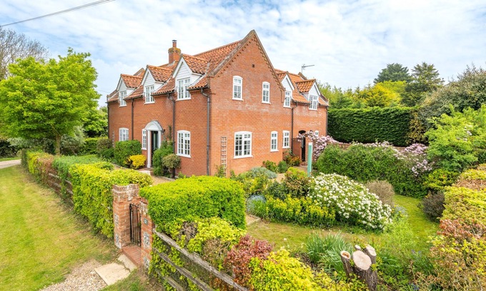 Aldborough House | Scarrowbeck House, Hanworth, Cromer, Norfolk
