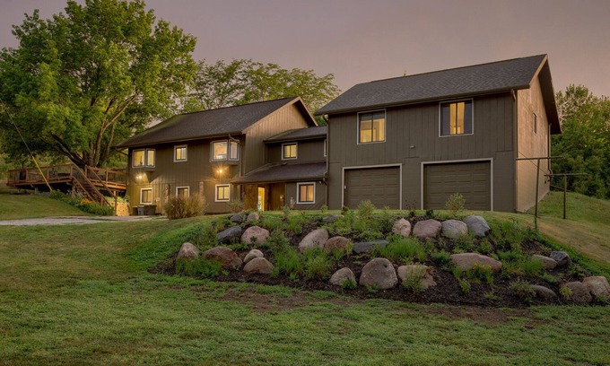 Fort Calhoun House | Scenic and Secluded Acreage Just outside of Omaha