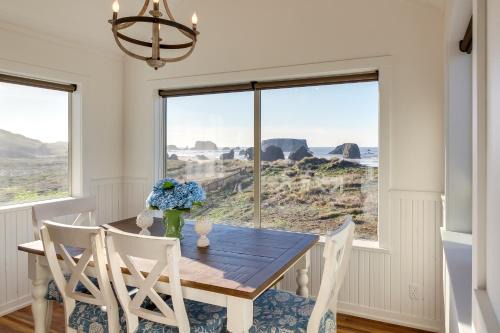 Bandon House | Scenic Bandon Vacation Rental with Beach Access!