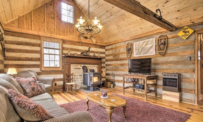 Maurertown Cabin | Scenic Cabin w/ Deck & Fire Pit - Near Hiking!