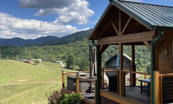 Mars Hill Cabin | Scenic cabin w/private hot tub, amazing views, & covered porch. Nearby Skiing