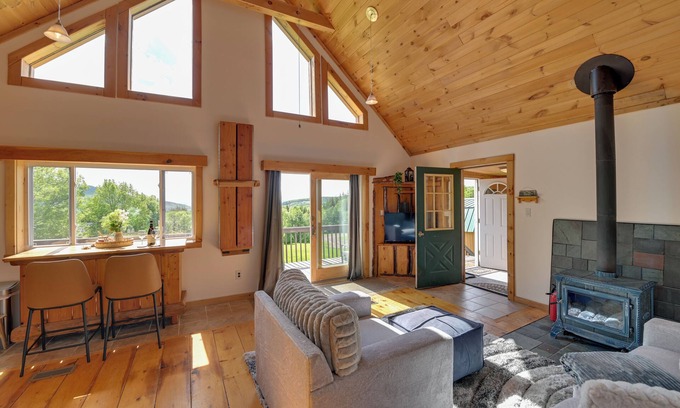 Hobart Cabin | Scenic Catskills Cabin Rental w/Hot Tub & Views!