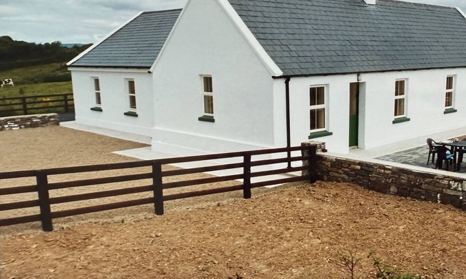 Shanavooneen House | Scenic Cottage on the Shannon Estuary Way