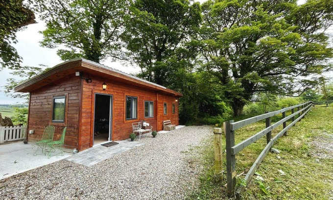 Newcastle West Apartment | Scenic Countryside Cabin: Romantic & Pet-Friendly