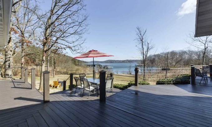Ridgedale House | Scenic Cove Lake Front Lodge