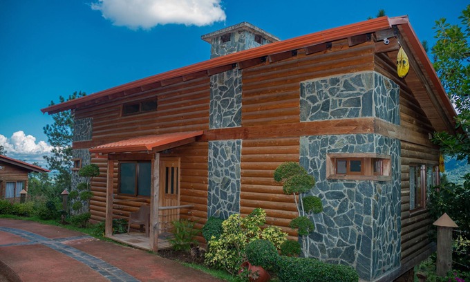 Jarabacoa Ski Chalet | Scenic Cozy and Romantic 2 Bedroom with Jacuzzi on the Balcony