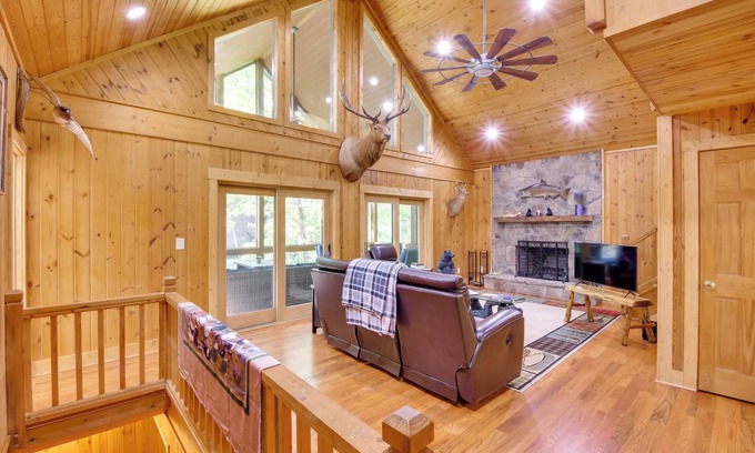 Wiley Cabin | Scenic Duplex Cabin Rental Near Lake Burton!