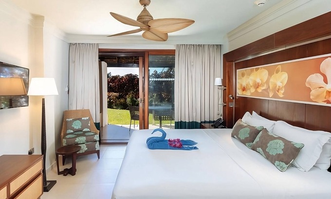 Charlotte Hotel | Scenic Garden View Room w/Balcony Perfect for Morning Breakfast | Free Parking