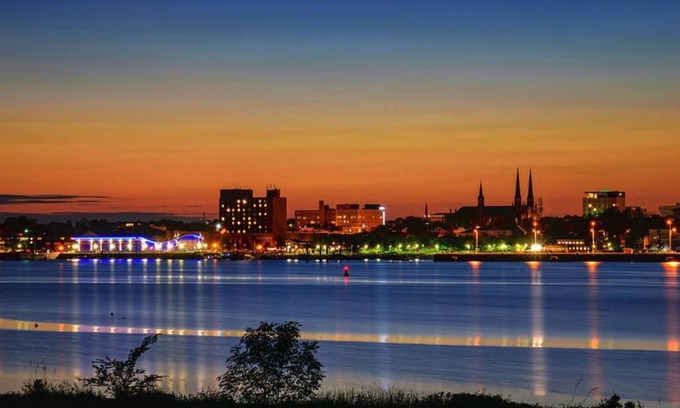 Stratford Apartment | Scenic Harbour View House Waterfront