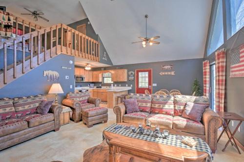 Upper Peachtree House | Scenic HighBearNation Lodge Near Hiking!