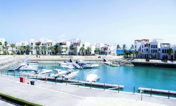 As Sifah Apartment | Scenic Marina View Retreat