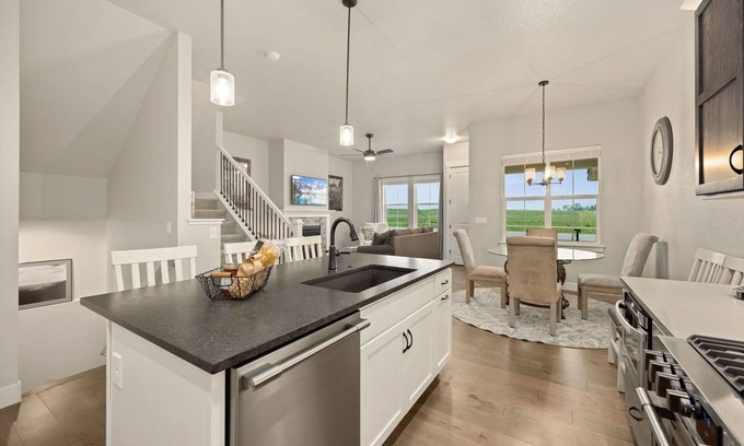 Loveland House | Scenic Mountain Retreat Golf, Pickleball, Relax