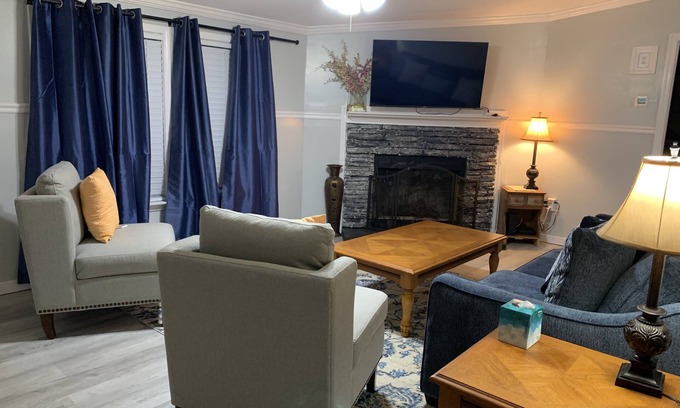 Cave Spring House | Scenic Mountain Views 4 Bed 2 Bath