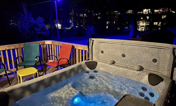 Charlotte Villa | Scenic Nature Retreat in Charlotte 1367