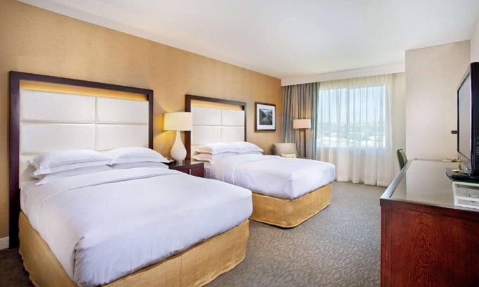 Carlsbad Hotel | Scenic Oasis: Close to South State Beach, Pets Allowed, Parking, Outdoor Pool!