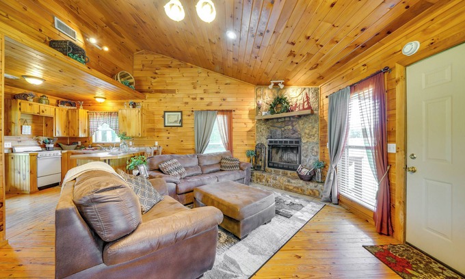 Octavia Apartment | Scenic Oklahoma Studio Cabin on 80 Acres w/Views!