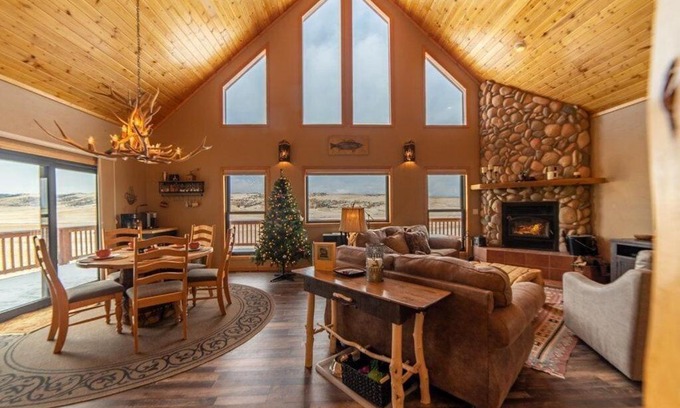 Fairplay House | Scenic Pet-Friendly Mountain Getaway With Two Living Areas and Game Room - A Reel Good Time