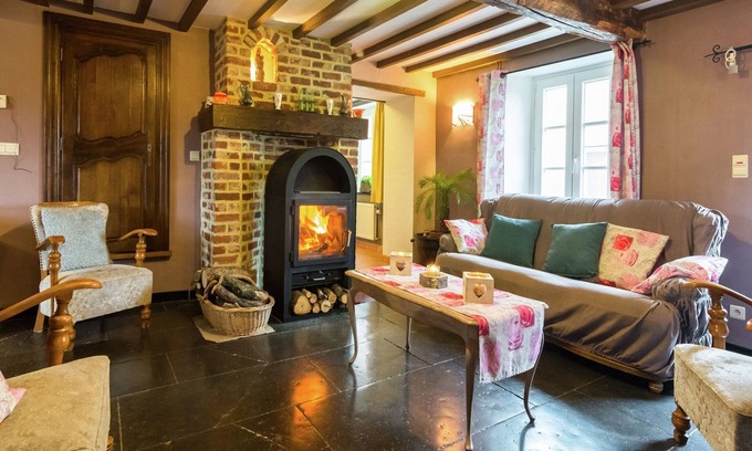 Gimnee House | Scenic Retreat in Gimnée