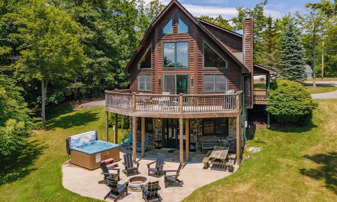 Swanton House | Scenic Retreat w/Pool Table & Lake Views