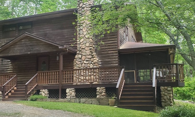 Dahlonega Cabin | Scenic riverfront location
