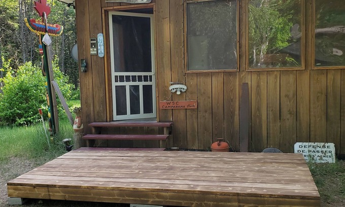 Brudenell House | Scenic Rustic Off-Grid Cabin Retreat