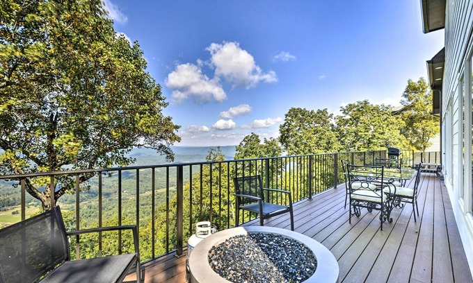 Lookout Mountain House | Scenic Sanctuary in Lookout Mountain w/Views!