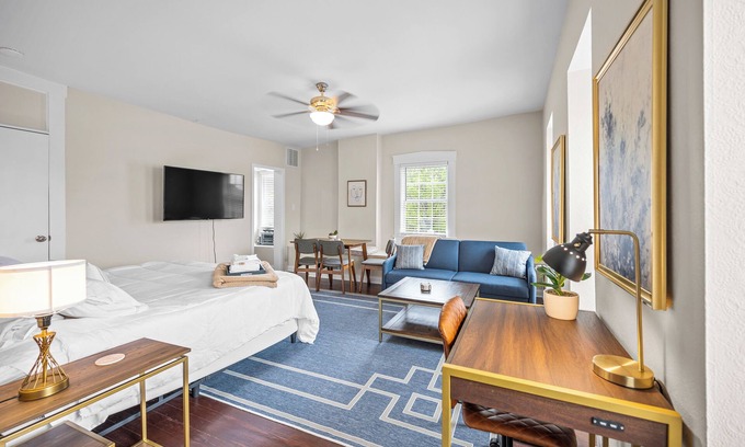 St. Charles Apartment | Scenic South Main Apartment with Breathtaking Views for 3 Guests